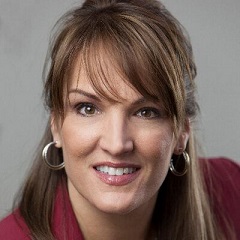 headshot for Darlene Pope