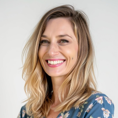 headshot for Sharon Hunt
