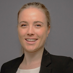 headshot for Lauren Tee