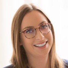 headshot for Laura Towsley