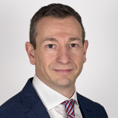 headshot for Simon Okunev