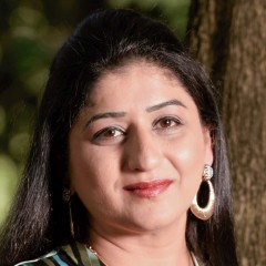headshot for Vani Desai